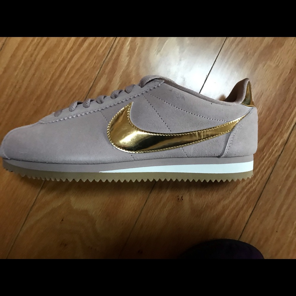 Nike women’s Cortez 9.5